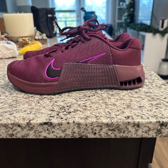 Women’s Nike Metcon 9 vivid purple, never worn. - Picture 5 of 8